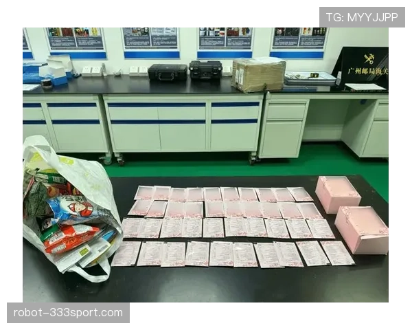 杜丽家的冰箱里塞满蛋白粉,连女儿零食都得偷偷藏 杜丽家的冰箱里塞满蛋白粉,连女儿零食都得偷偷藏